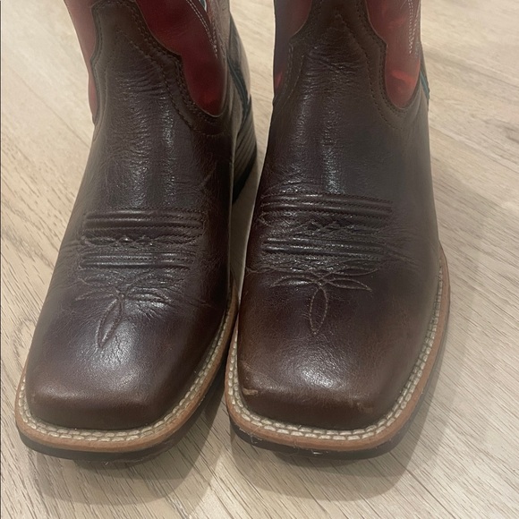 Women’s Ariat brown leather square toe boot. Size 6 1/2. - Picture 2 of 5